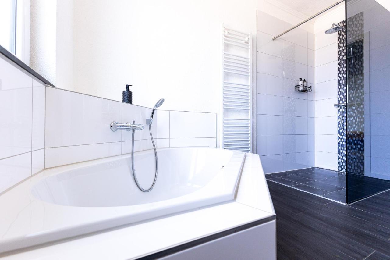 Design Apartment Zentral Fuer 6 In Andernach: Ausblick, Wifi, Kueche Exteriér fotografie